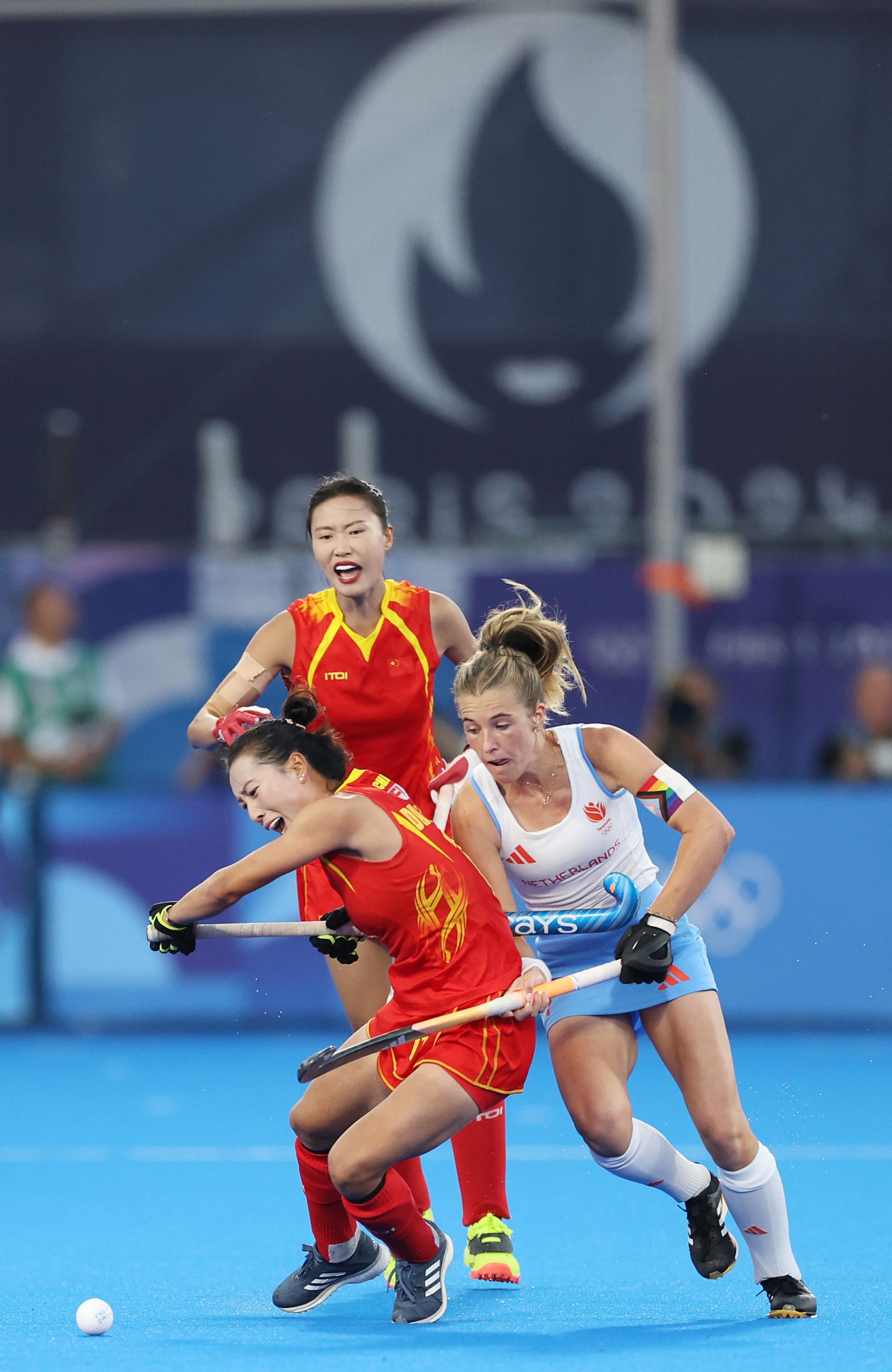 女子400米接力赛场上惊心动魄,中国小组夺银的简单介绍 女子400米接力赛场上惊心动魄,中国小组夺银的简单介绍