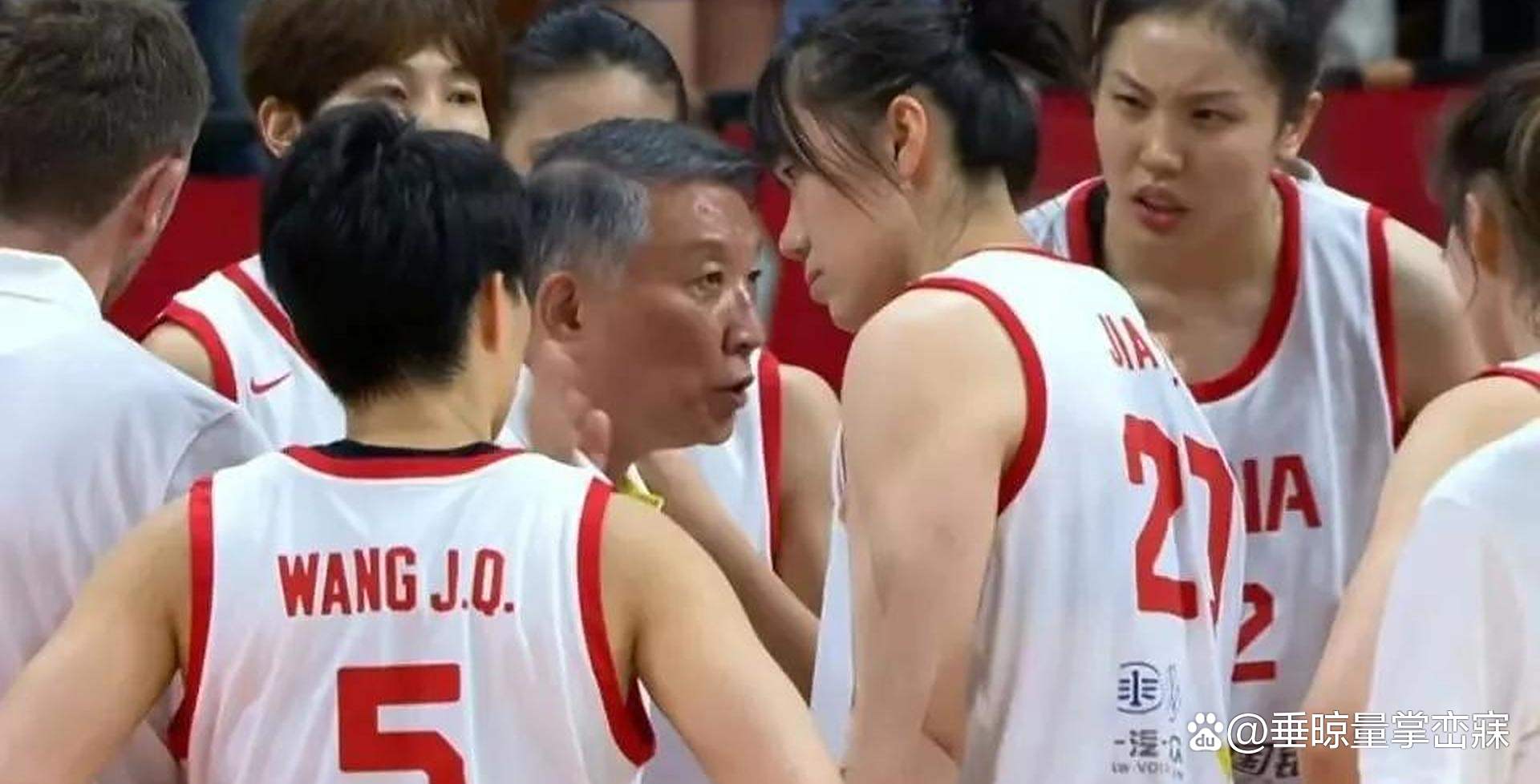 比赛的结果引发了球迷们的热议与讨论 比赛的结果引发了球迷们的热议与讨论