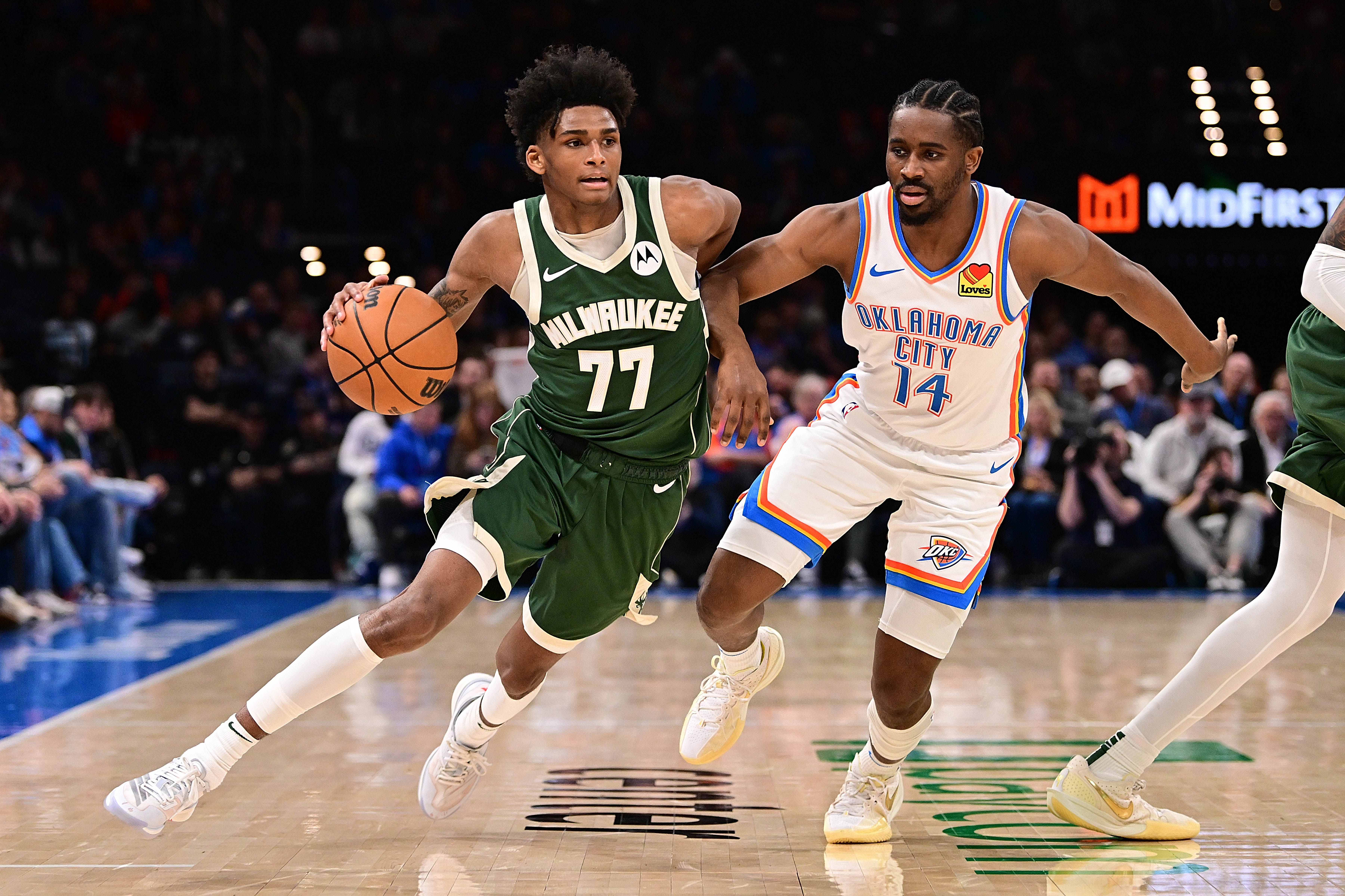 雄鹿球员米德尔顿收获比赛关键进球