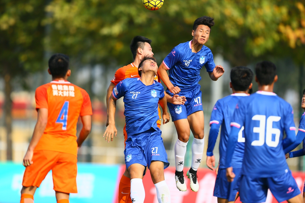 河北精英中场频传威胁球,逼得对手不得不放手防守 河北精英中场频传威胁球,逼得对手不得不放手防守