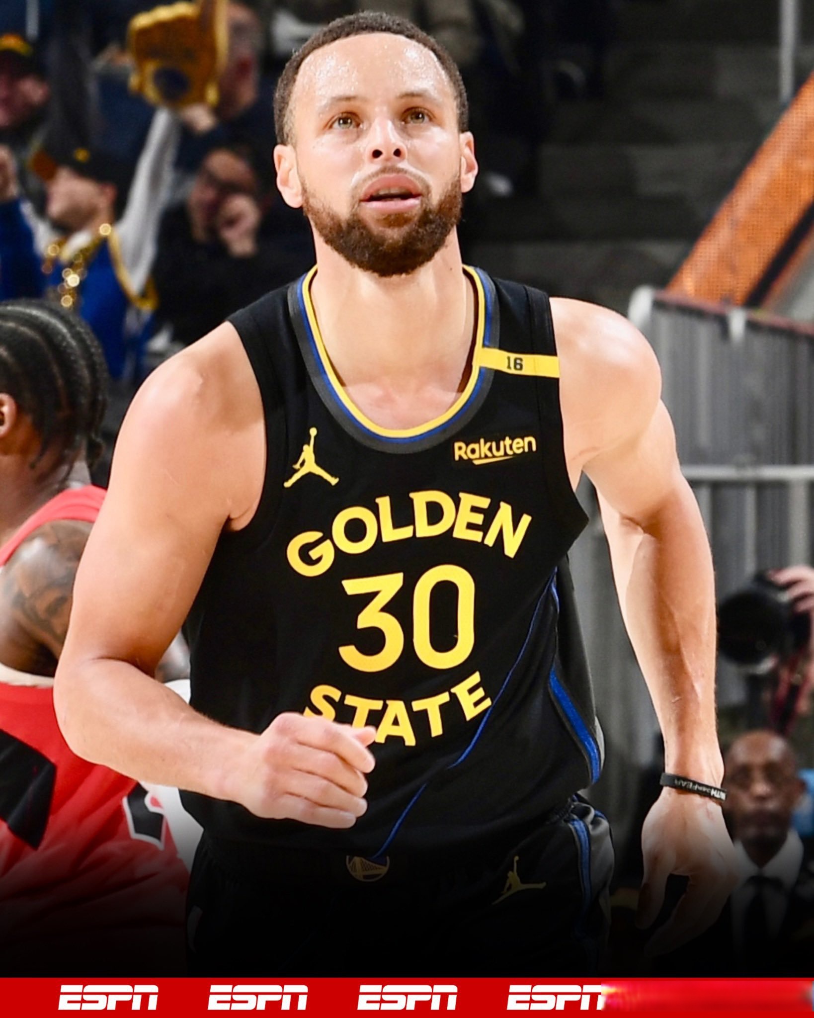 B体育体育官方-勇士不敌爵士，库里再遭伤病困扰