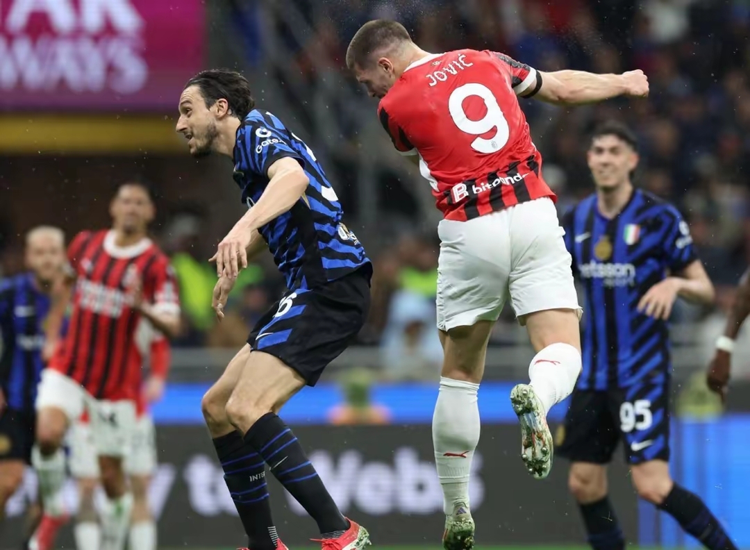 意大利后卫抢断成功,极力保住梦幻比分的简单介绍 意大利后卫抢断成功,极力保住梦幻比分的简单介绍