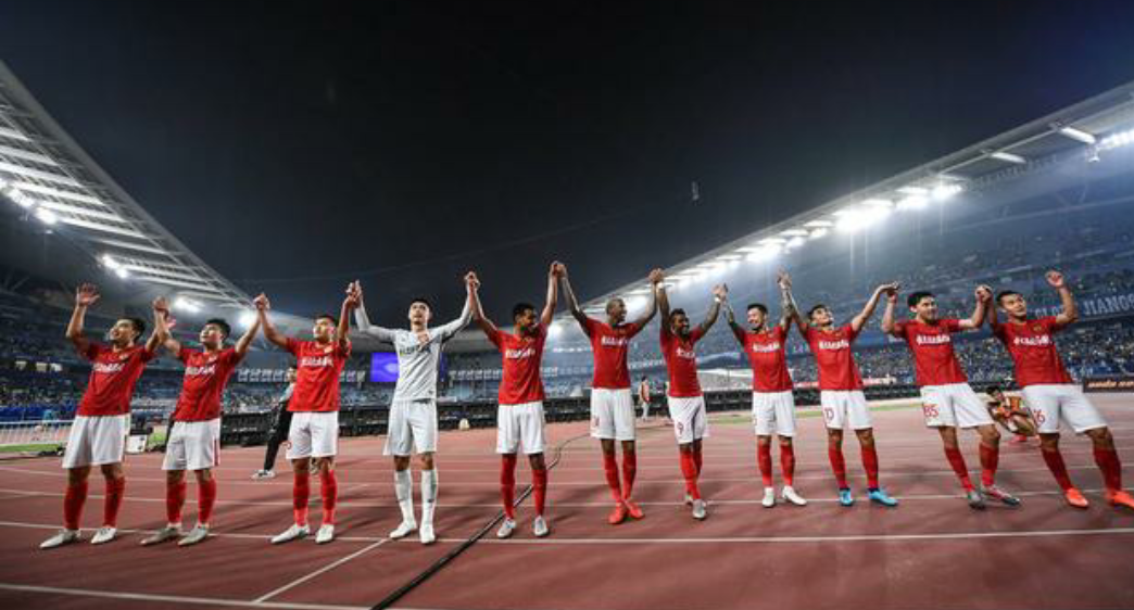 B体育体育官网app-苏宁备战与广州恒大的比赛，备受瞩目