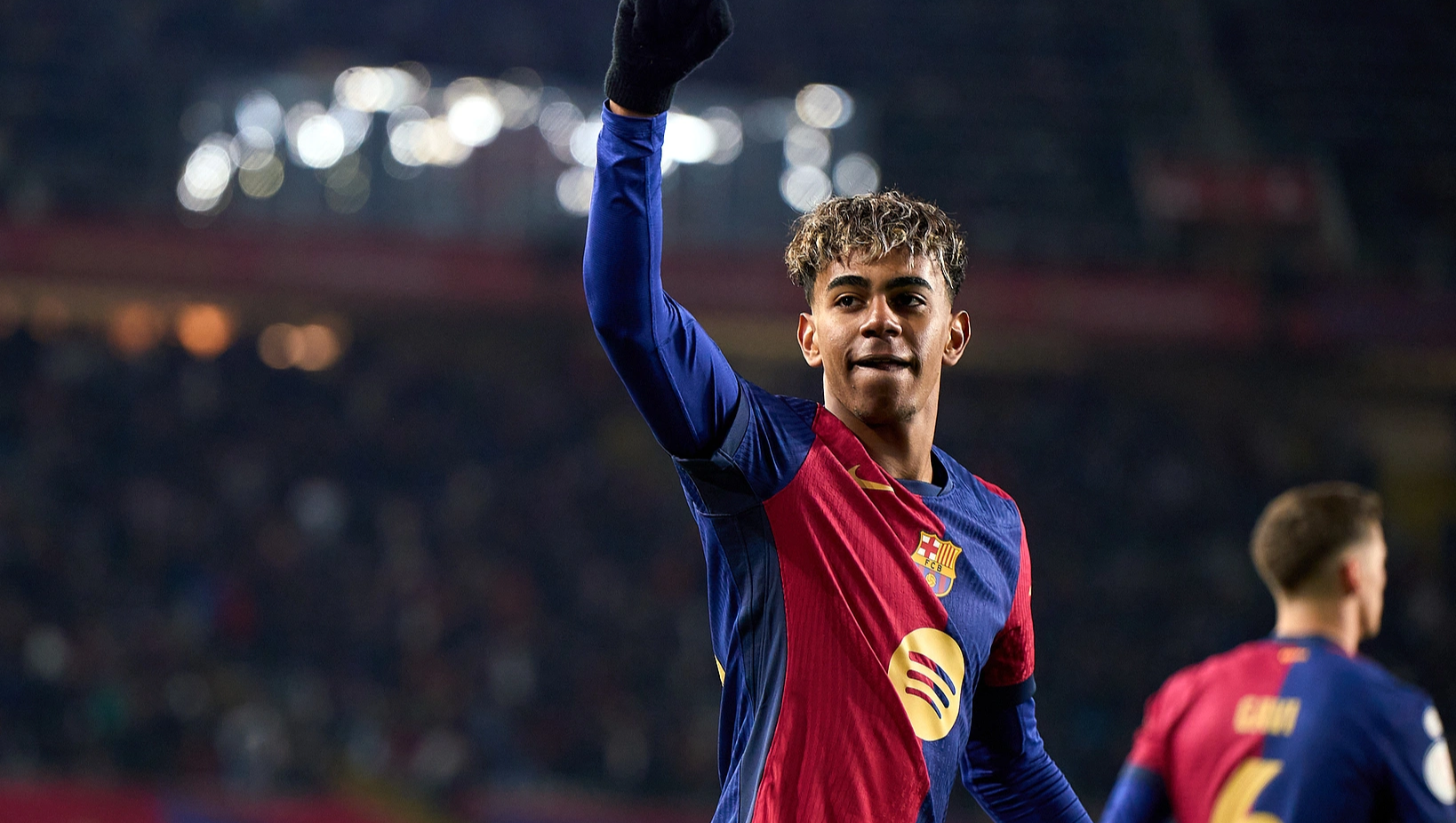 冠军杯比赛中，巴萨大胜一方