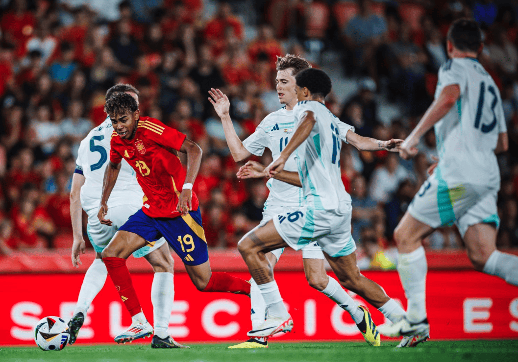 B体育体育教练-欧洲杯赛场上球员竞技水平大比拼