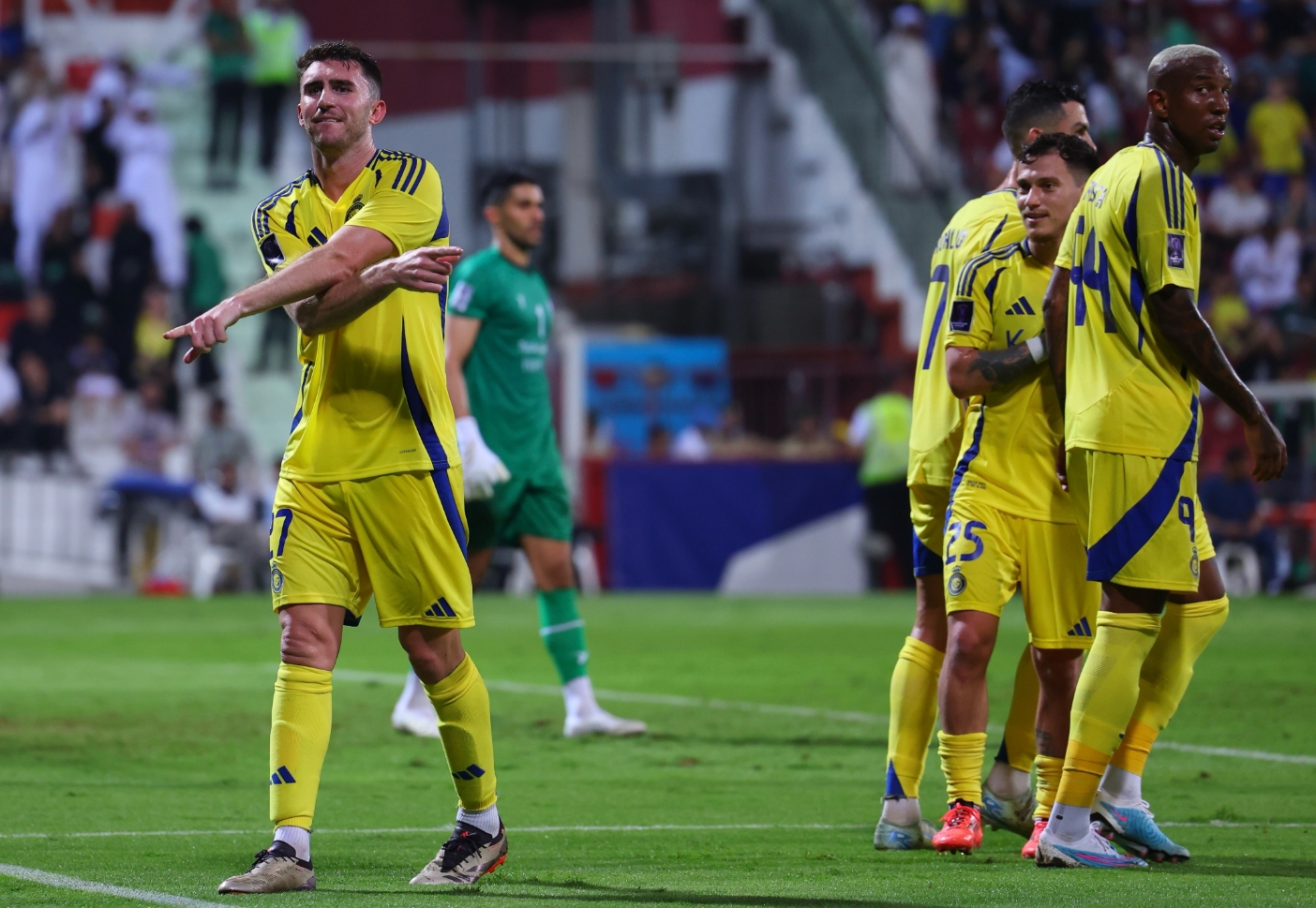 B体育体育培训-包含阵容整体实力提升球队斩获胜利的词条