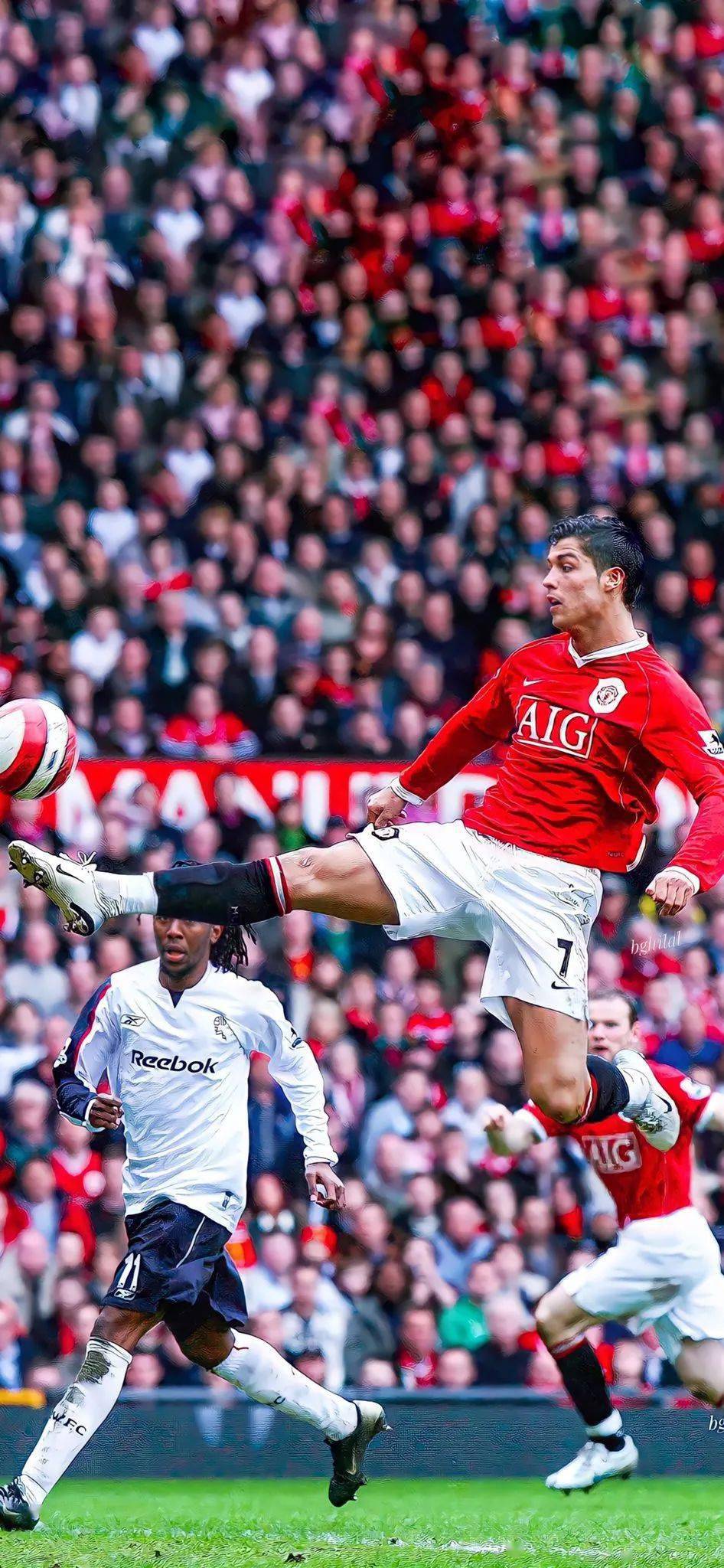 传C罗有望回归曼联,球迷纷纷热议 传C罗有望回归曼联,球迷纷纷热议